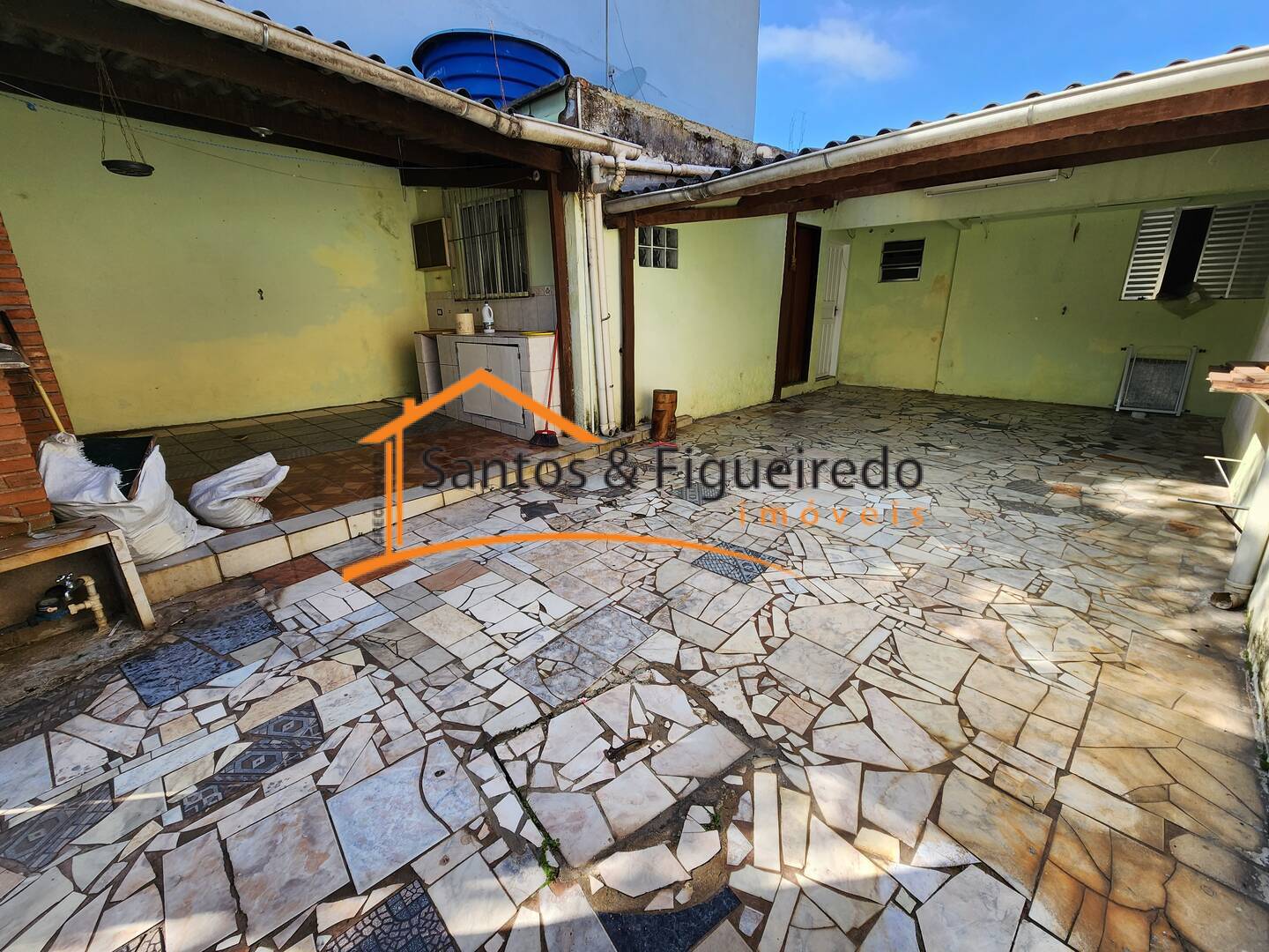 Casa para alugar com 2 quartos, 100m² - Foto 1