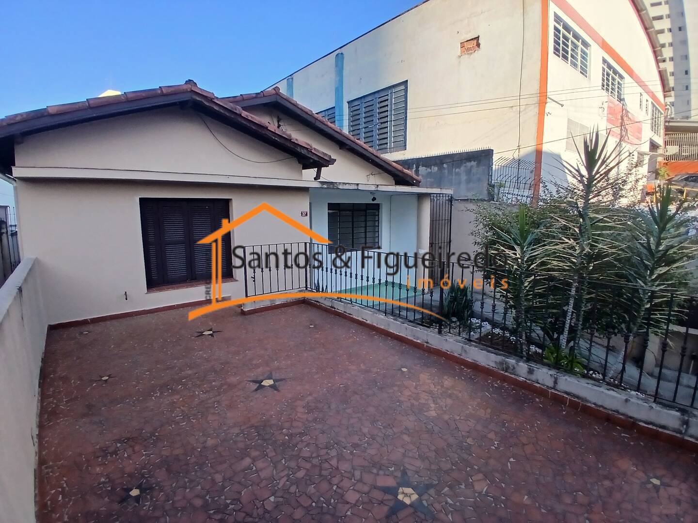 Casa para alugar com 2 quartos, 80m² - Foto 1