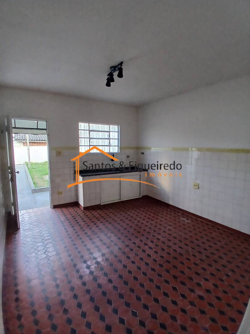 Casa para alugar com 2 quartos, 80m² - Foto 2