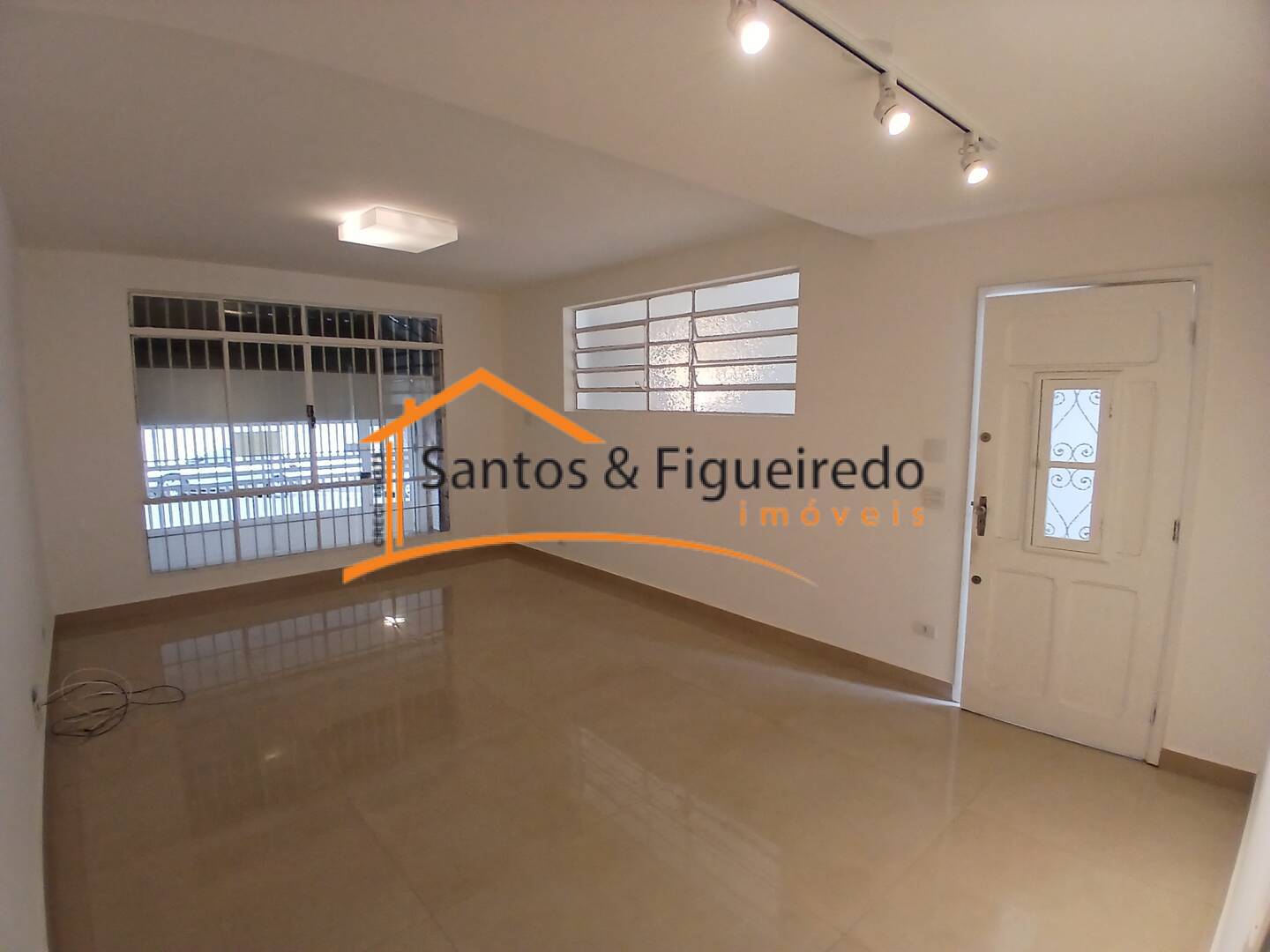 Casa para alugar com 2 quartos, 150m² - Foto 11