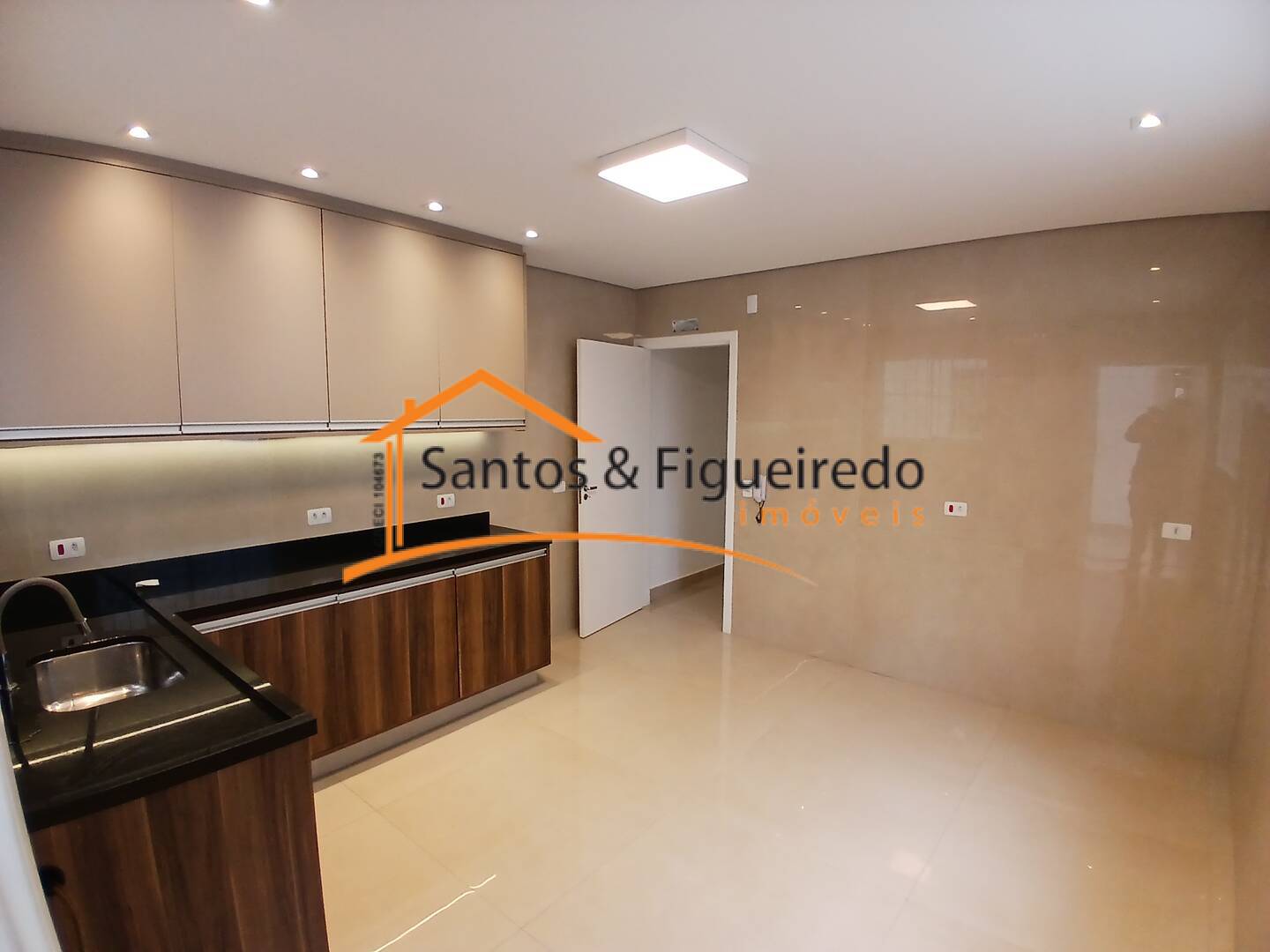 Casa para alugar com 2 quartos, 150m² - Foto 2