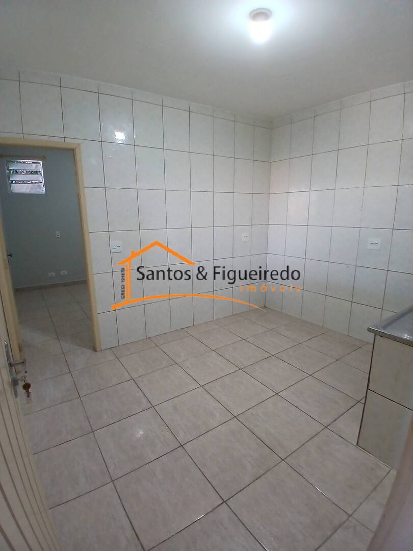 Casa para alugar com 1 quarto, 30m² - Foto 3